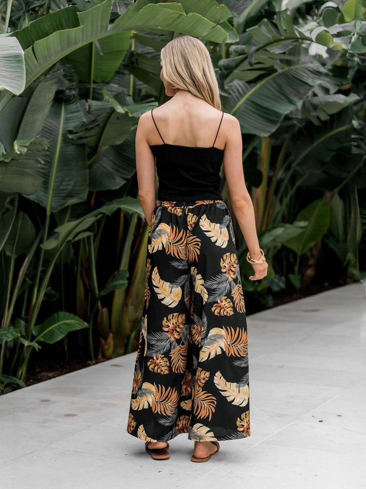 Ensemble de plage à imprimé floral assorti pour toute la famille, chemise à manches courtes ou haut caraco et pantalon large pour les vacances d'été, noir et blanc